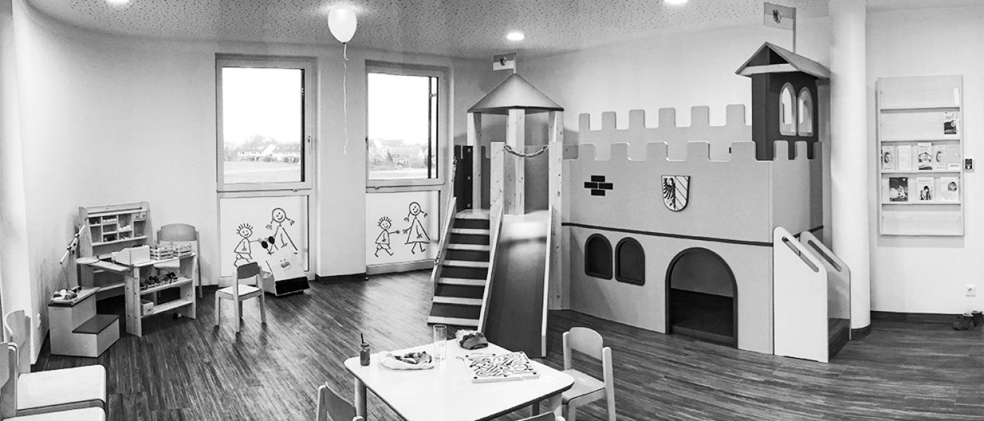 Wartezimmer für Kinder mit Spielmöglichkeiten
